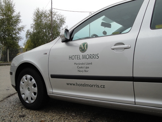 polep vozu Hotelu Morris