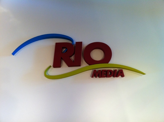 plastické logo Rio Media